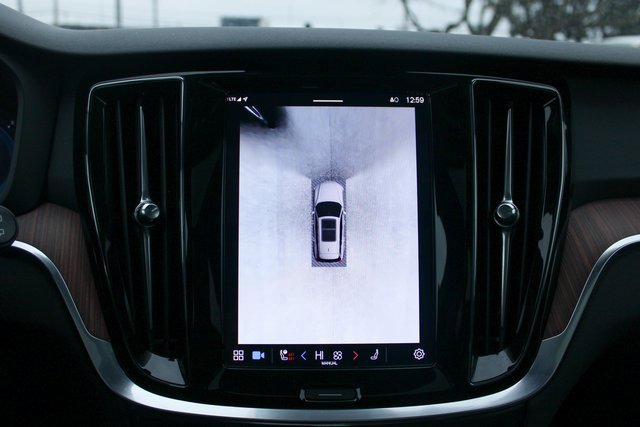 Used 2025 Volvo V60 B5 Cross Country Plus image 23