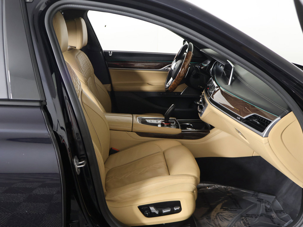 Used 2019 BMW 750i xDrive AWD/4WD image 32