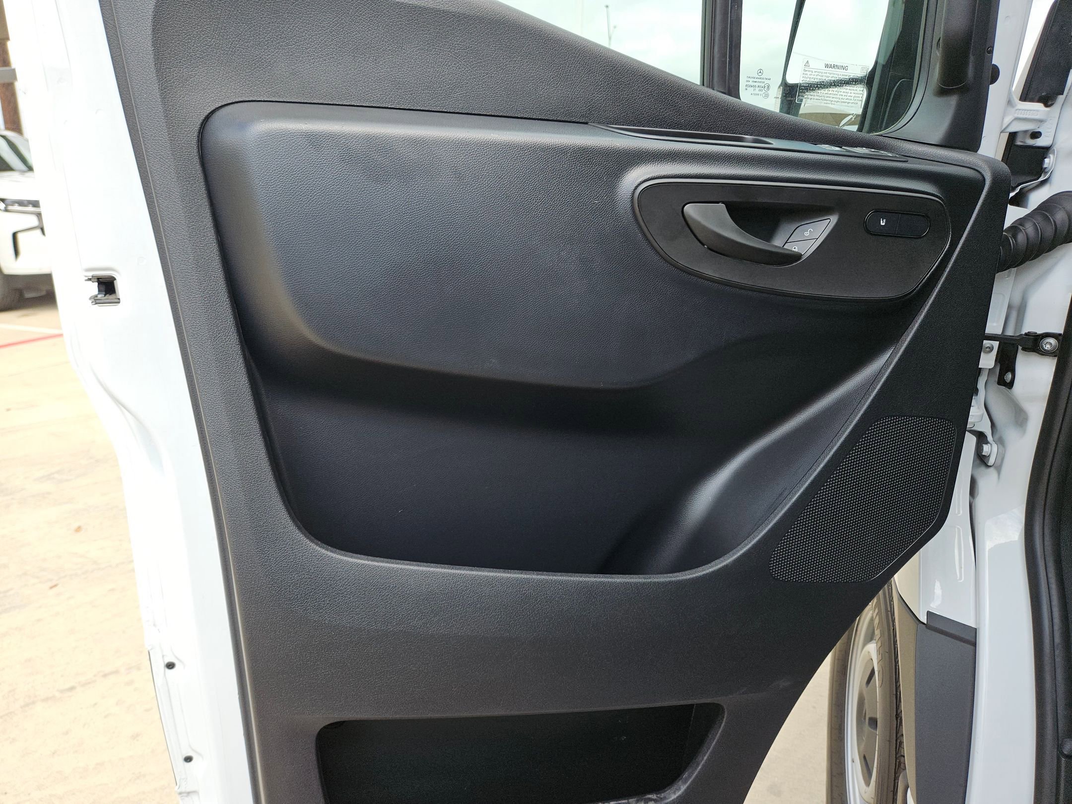 Used 2025 Mercedes-Benz Sprinter 2500 image 11