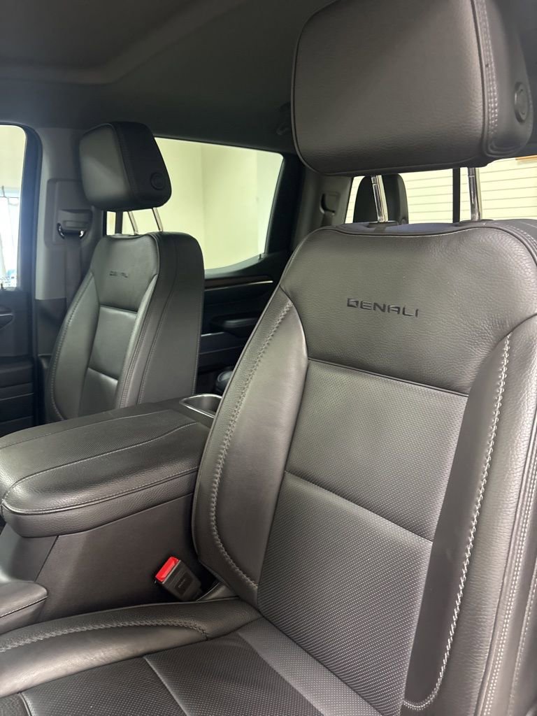 Used 2024 GMC Sierra 1500 Denali w/ Technology Package AWD/4WD image 17