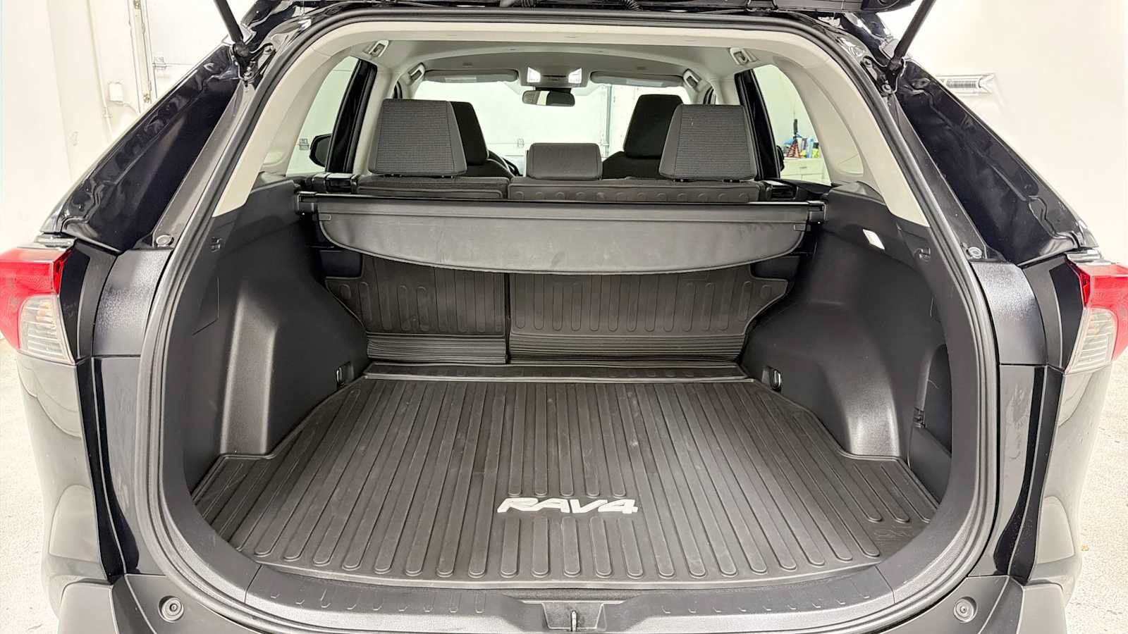 Certified 2024 Toyota RAV4 LE AWD/4WD image 27