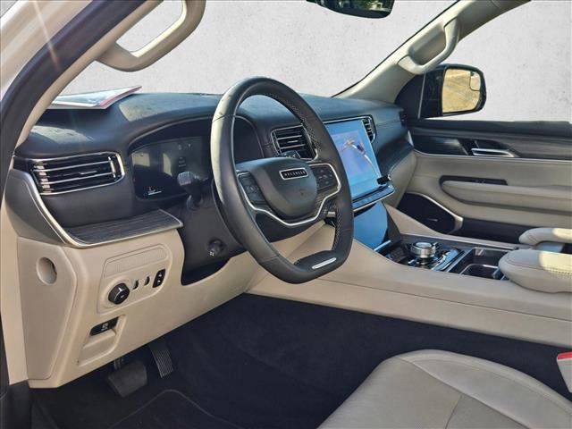 Used 2024 Jeep Wagoneer L Series III w/ Flexible Seating Group AWD/4WD image 10