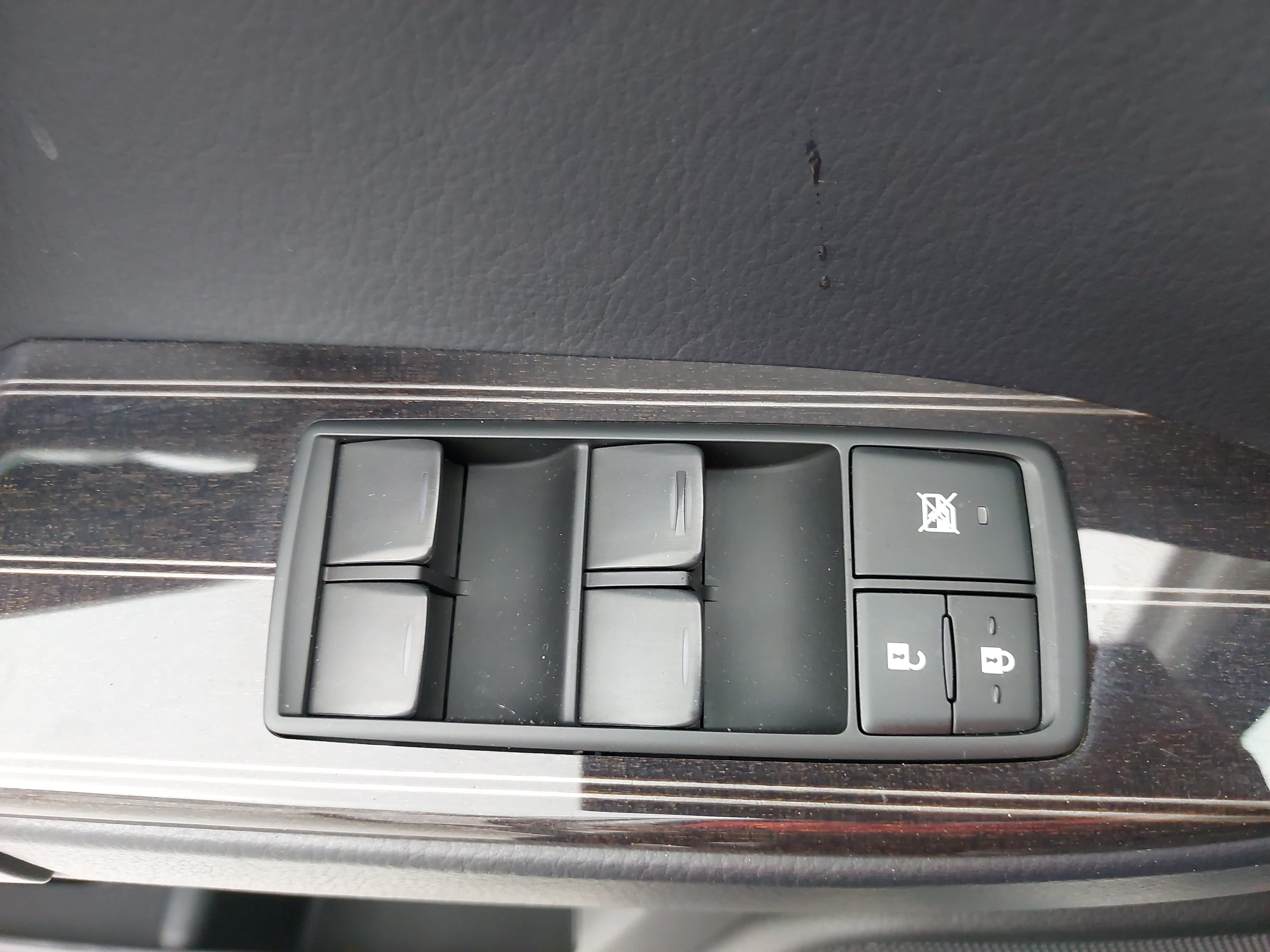 Used 2021 Lexus GX 460 Premium w/ Accessory Package AWD/4WD image 31