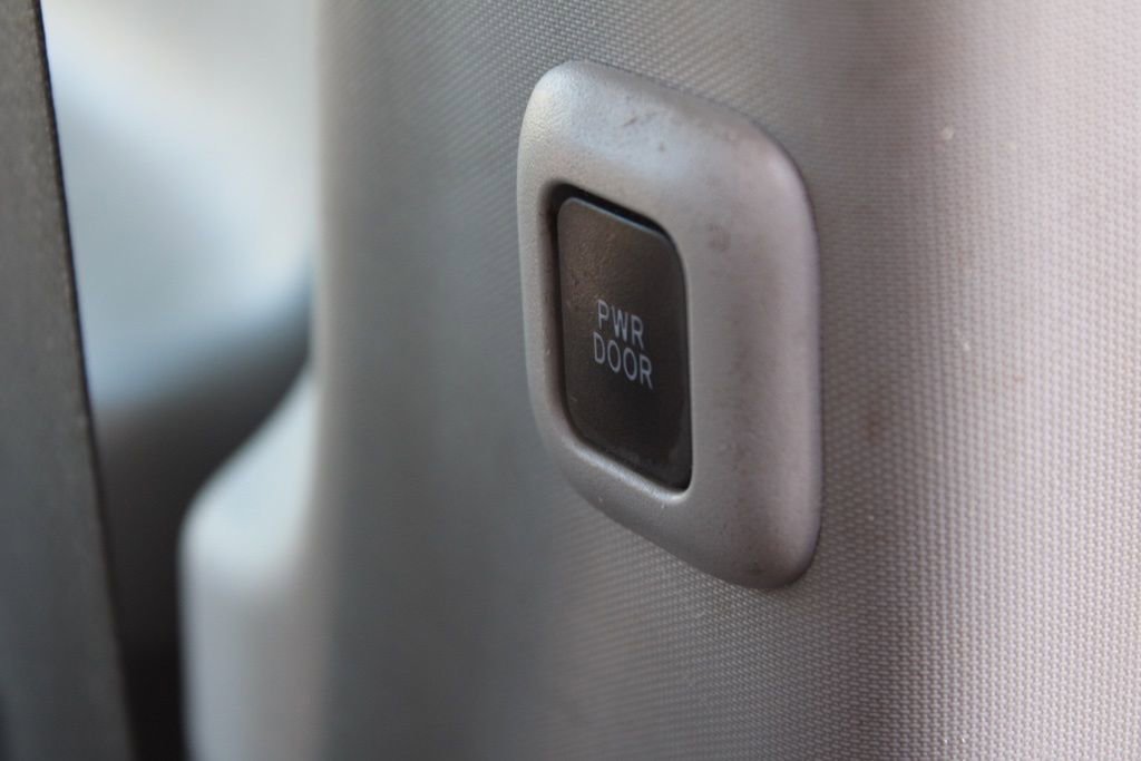 Used 2015 Toyota Sienna XLE image 24