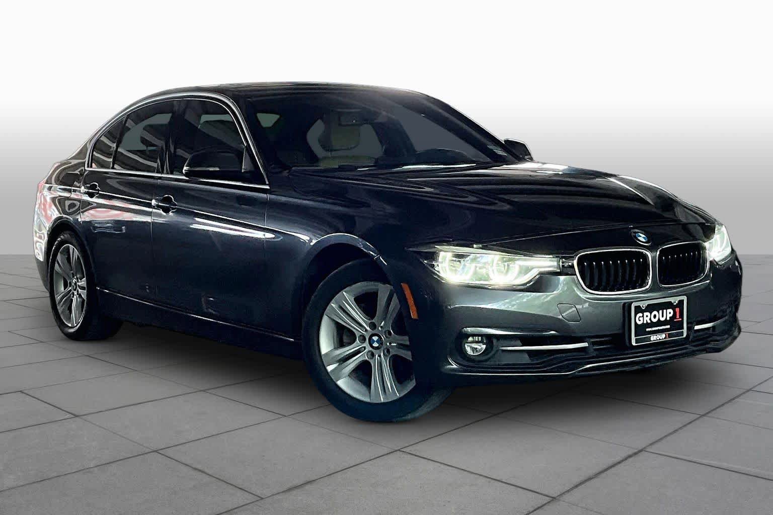 Used 2018 BMW 330i Sedan RWD image 2
