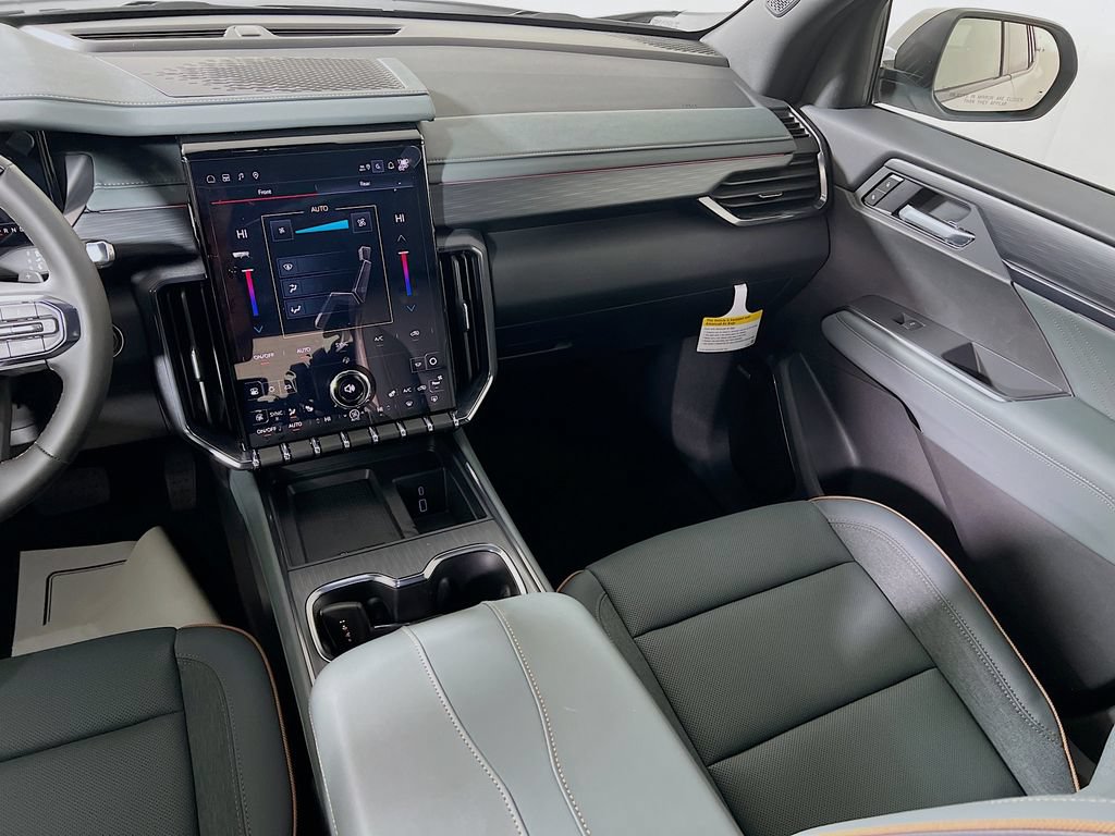 Used 2025 GMC Acadia AT4 w/ Super Cruise Package AWD/4WD image 18