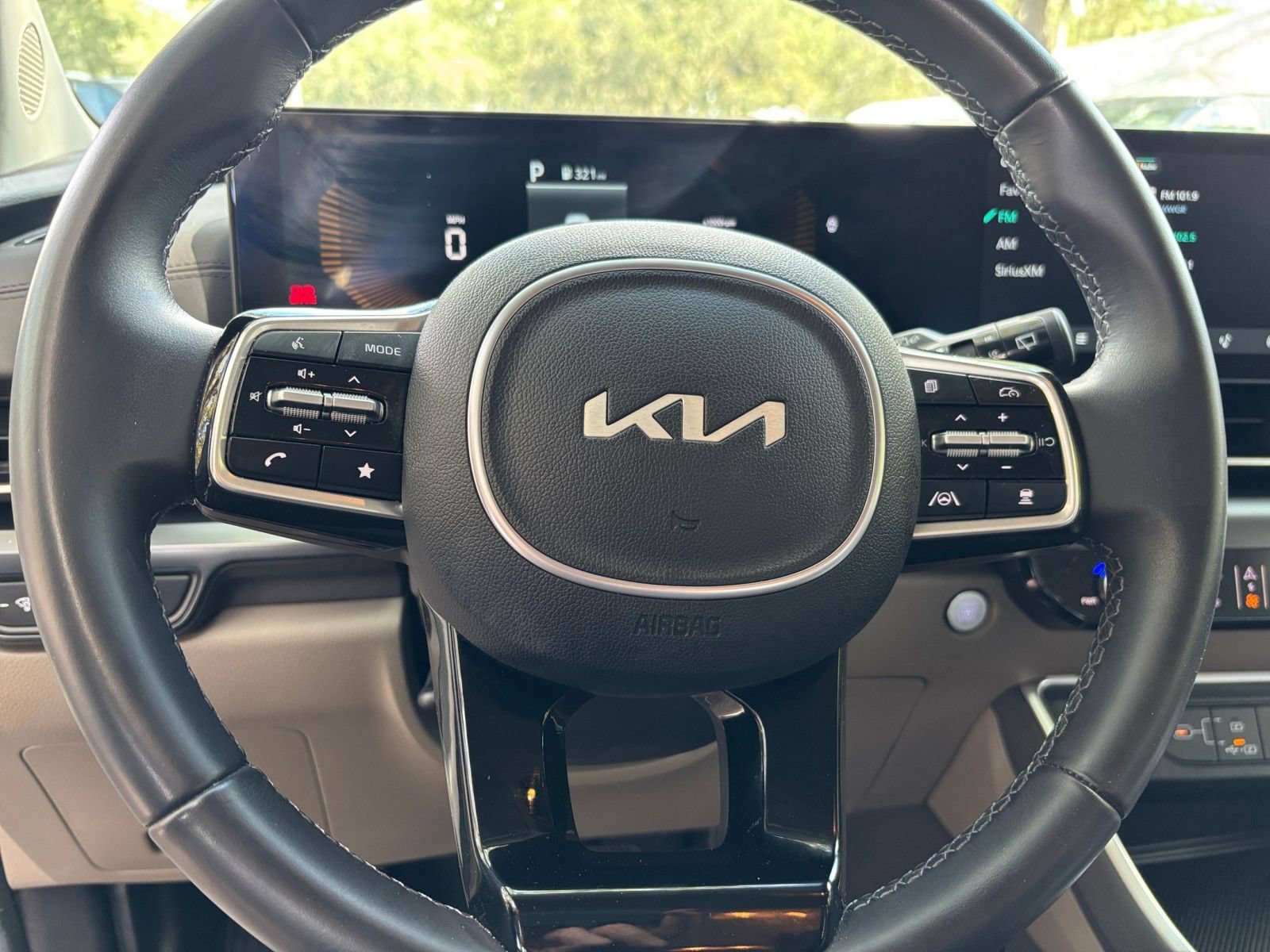 Used 2026 Kia Carnival FWD image 30