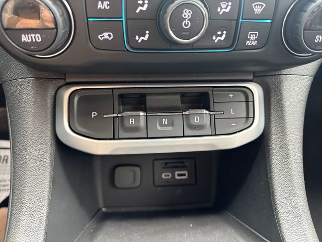 Certified 2023 GMC Acadia SLT w/ Preferred Package image 13