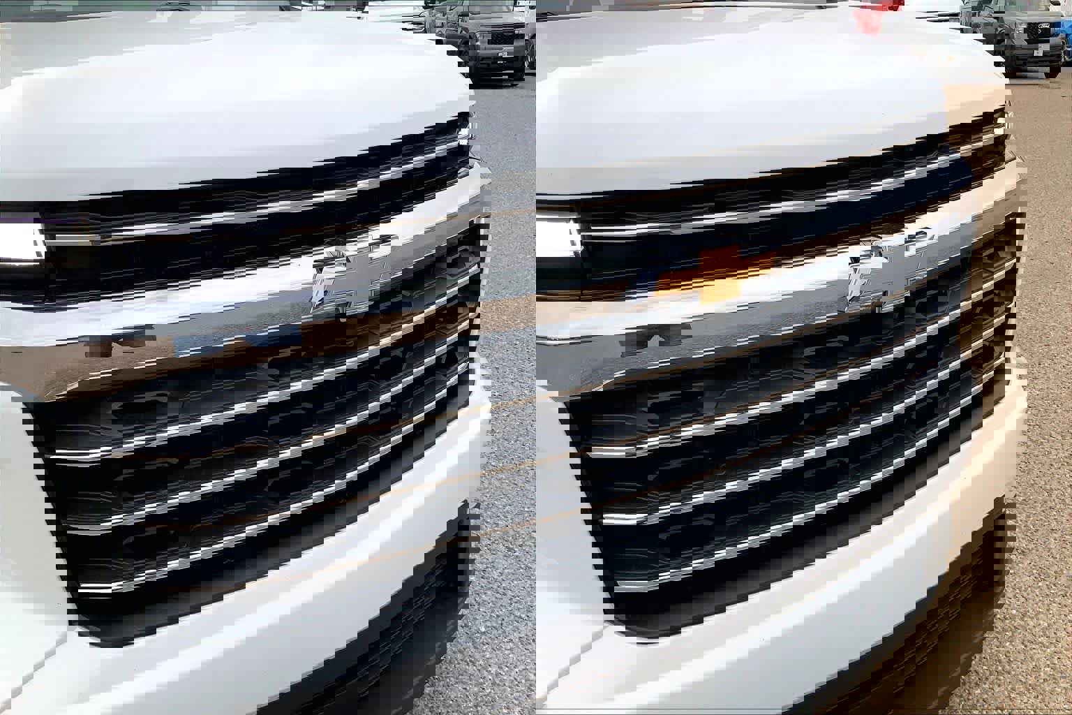 Used 2025 Chevrolet Traverse LT image 35