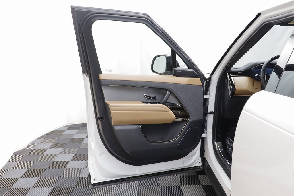 Certified 2025 Land Rover Range Rover Sport SE image 5