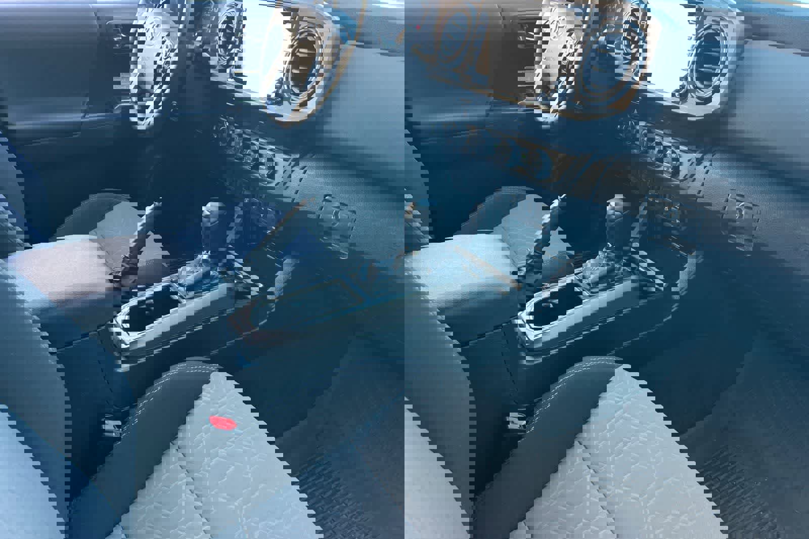 Used 2020 Toyota Tacoma TRD Off-Road w/ Technology Package image 17