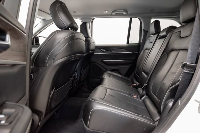 Certified 2023 Jeep Grand Cherokee Limited w/ Black Appearance Package image 18