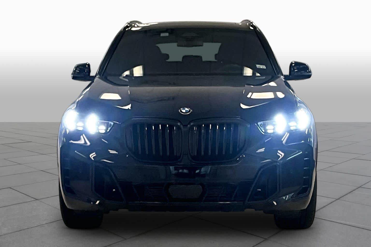 Used 2025 BMW X5 sDrive40i w/ M Sport Package RWD image 3