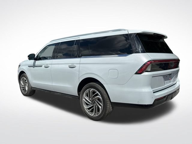 Used 2025 Lincoln Navigator L Reserve AWD/4WD image 3