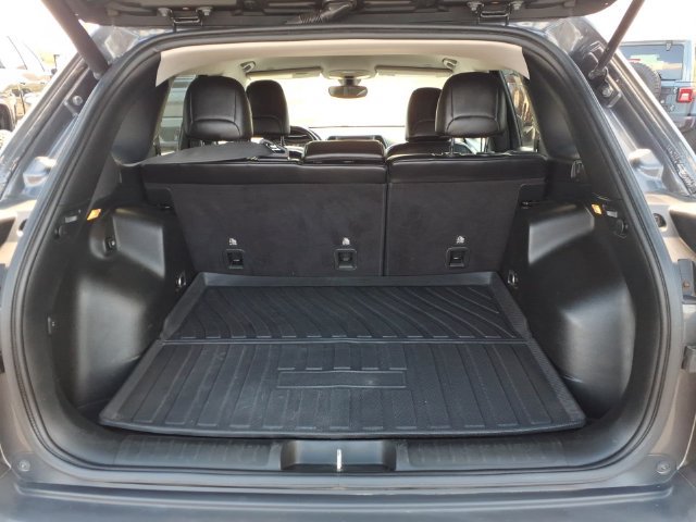Used 2019 Jeep Cherokee Latitude Plus w/ Comfort/Convenience Group AWD/4WD image 13