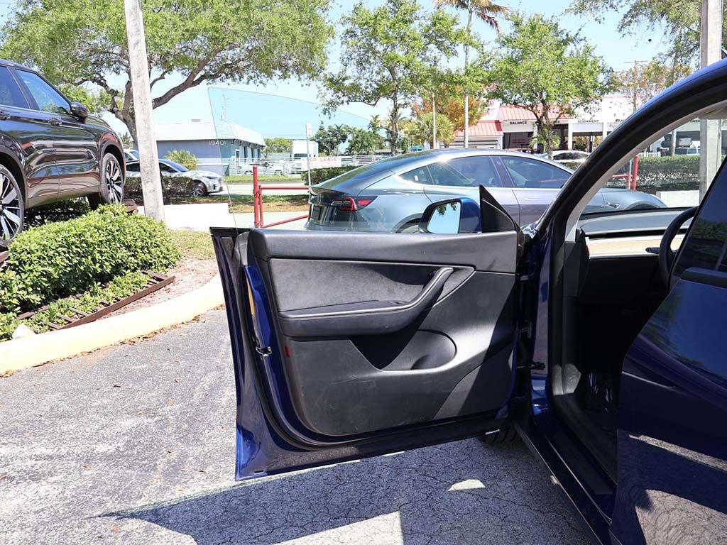 Used 2022 Tesla Model Y Long Range image 22