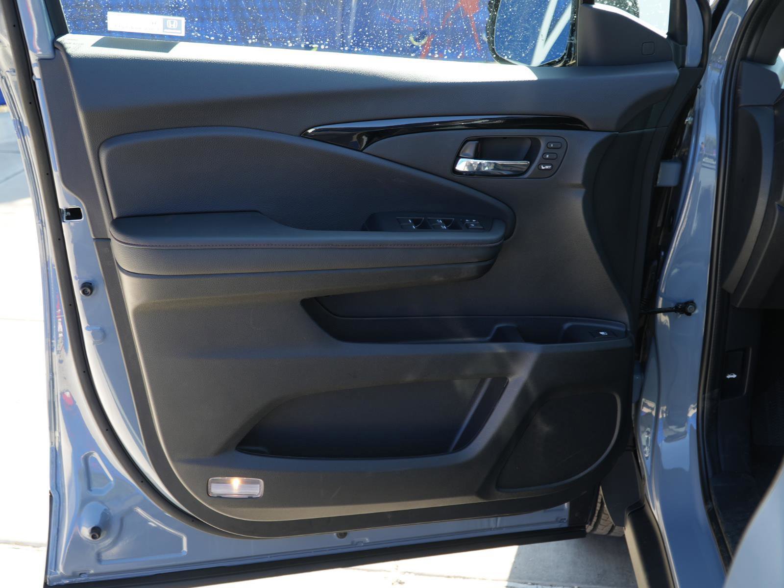 New 2026 Honda Ridgeline Black Edition image 13