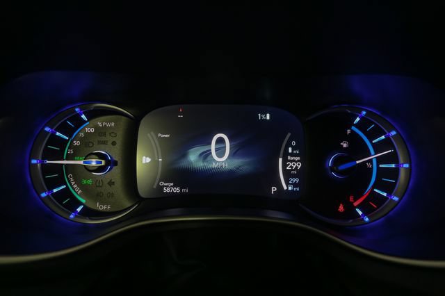 Used 2023 Chrysler Pacifica Touring-L FWD image 34