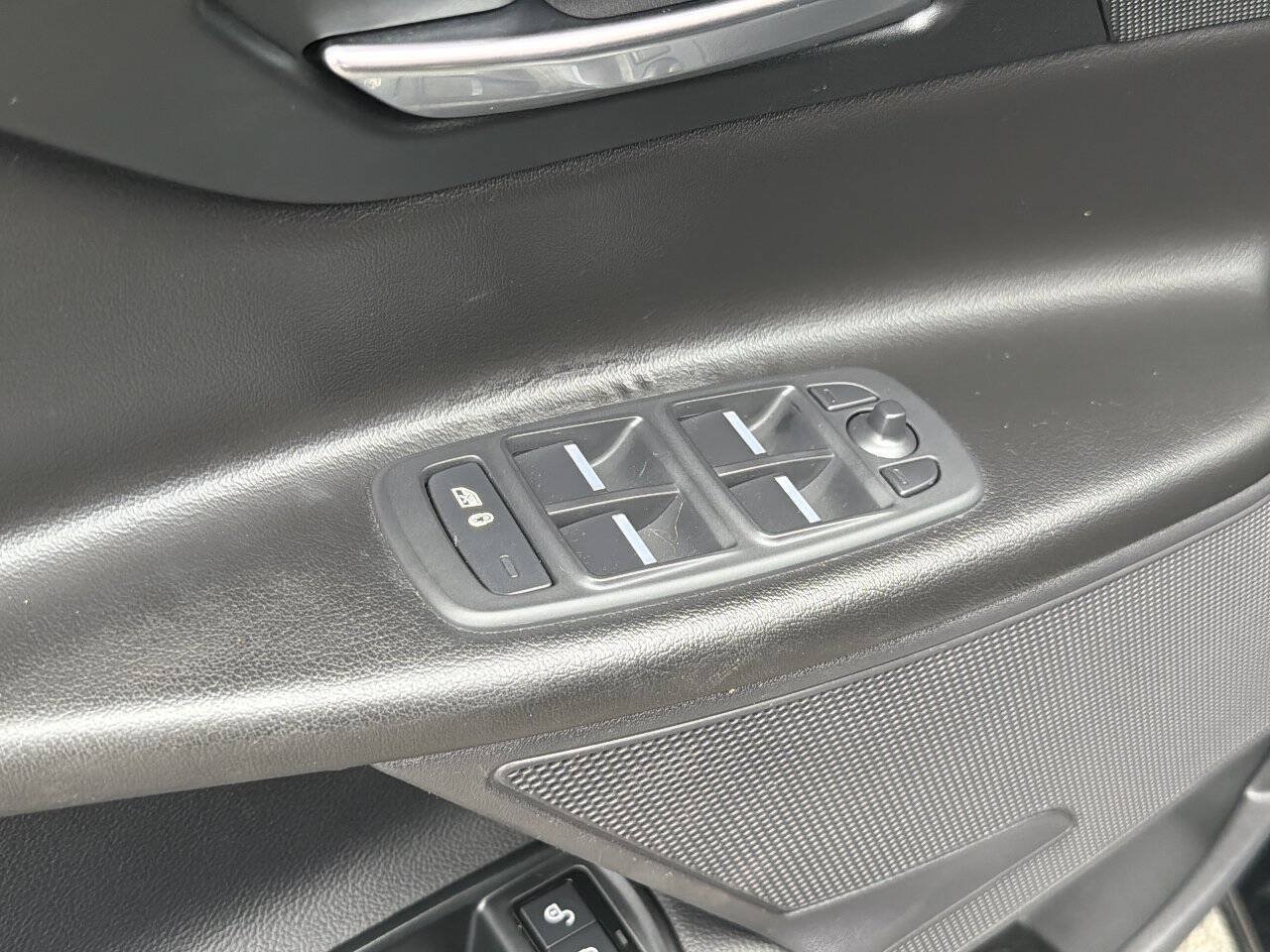 Used 2017 Jaguar XE RWD image 37