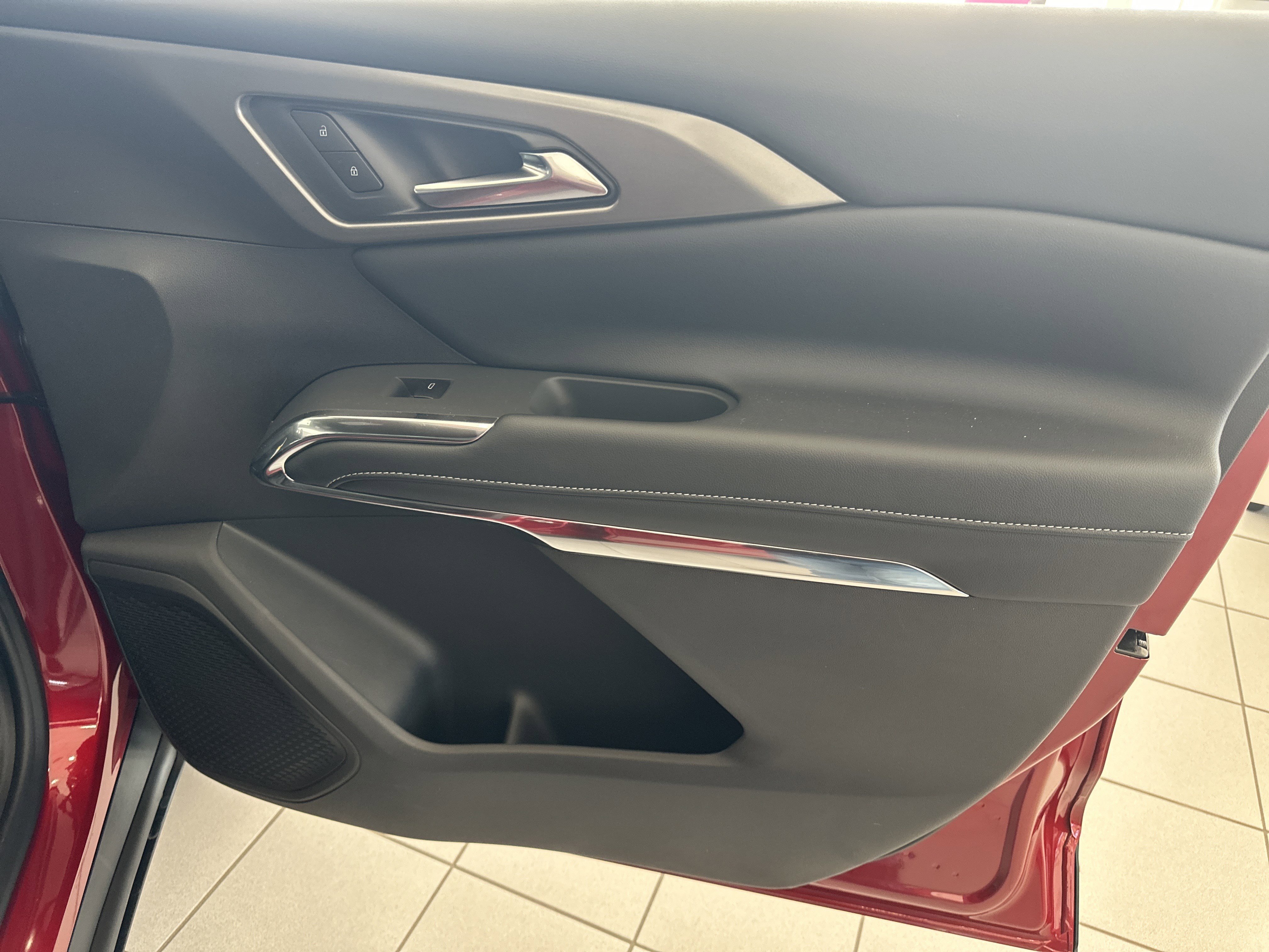 New 2026 Chevrolet Traverse LT image 8