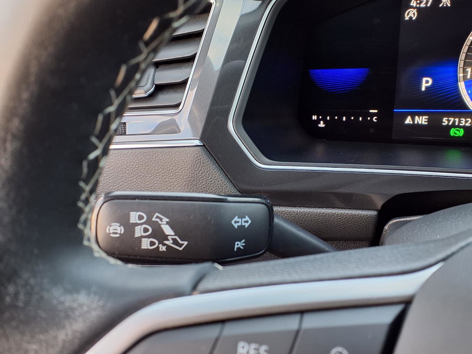 Used 2022 Volkswagen Tiguan SE image 27