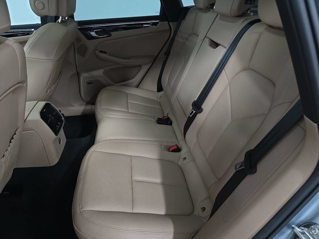 Certified 2025 Porsche Macan S w/ Premium Package Plus AWD/4WD image 27