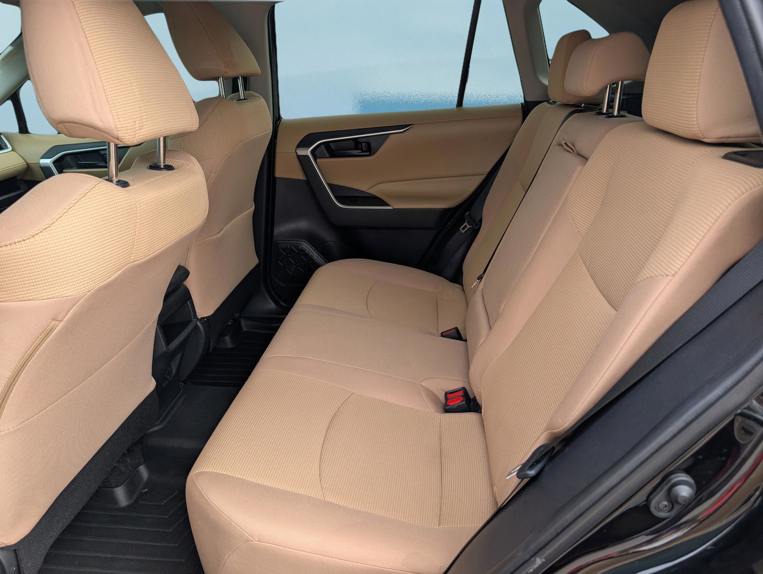 Used 2020 Toyota RAV4 LE image 14