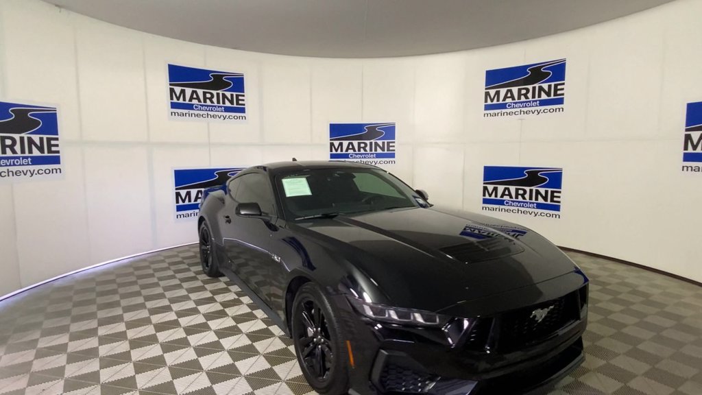 Used 2025 Ford Mustang GT RWD image 4
