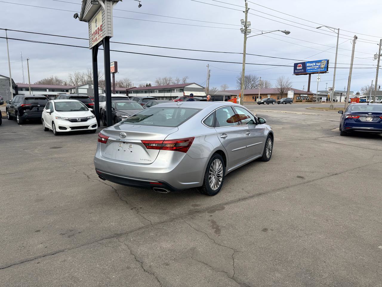 Used 2016 Toyota Avalon Limited image 7