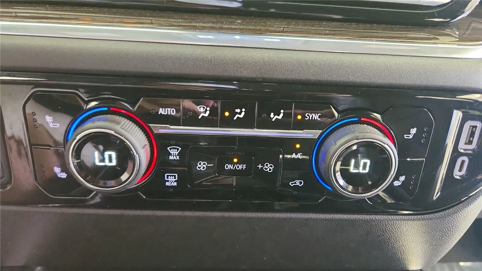 Used 2023 Chevrolet Silverado 1500 LT Trail Boss w/ LT Trail Boss Premium Package image 30