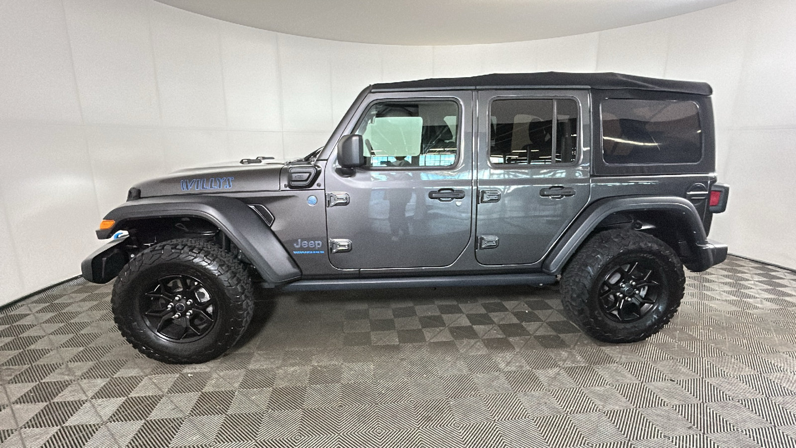 Used 2024 Jeep Wrangler Unlimited AWD/4WD image 7