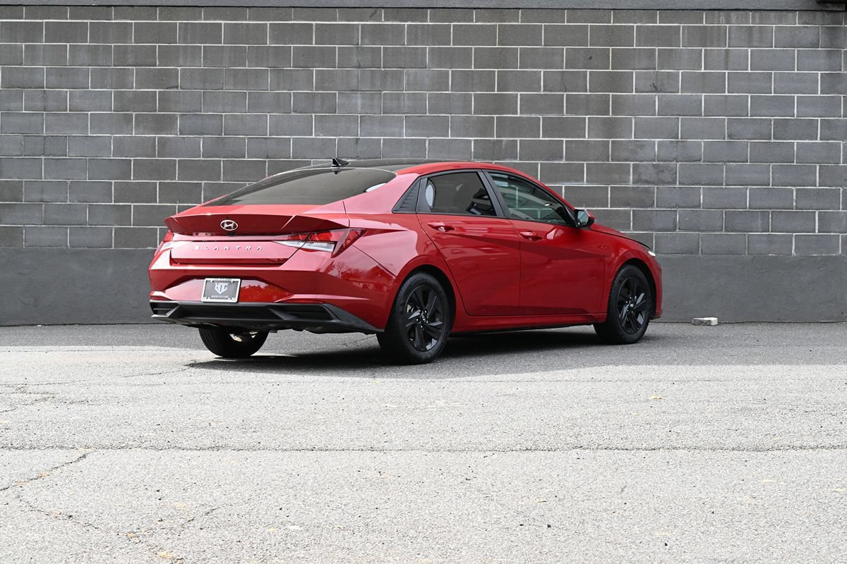 Used 2022 Hyundai Elantra SEL FWD image 3