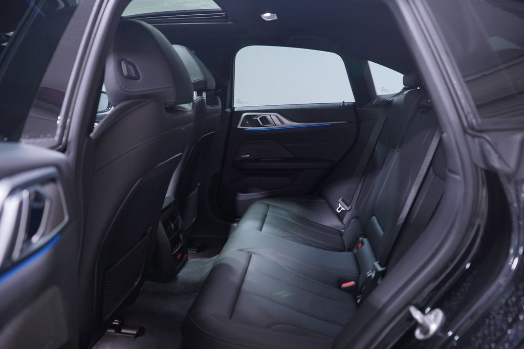 Used 2023 BMW i4 eDrive35 image 9