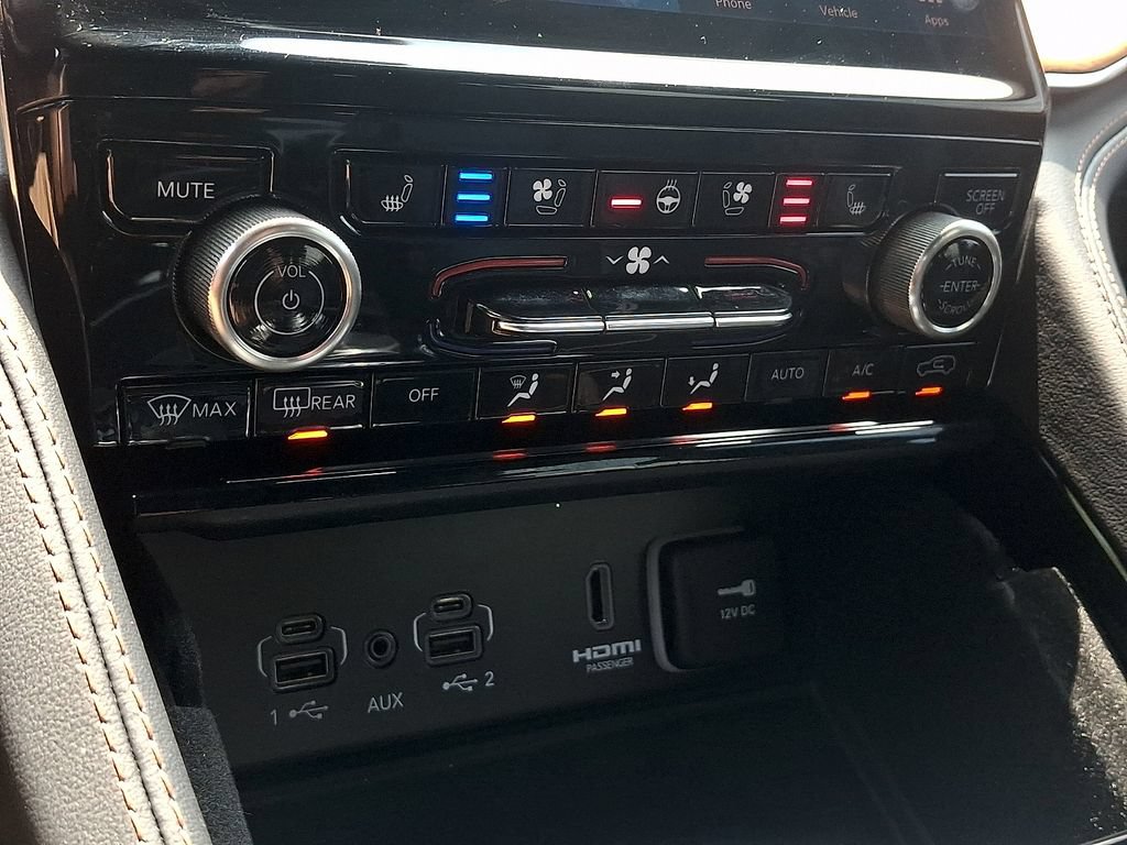 Used 2023 Jeep Grand Cherokee L Summit AWD/4WD image 18