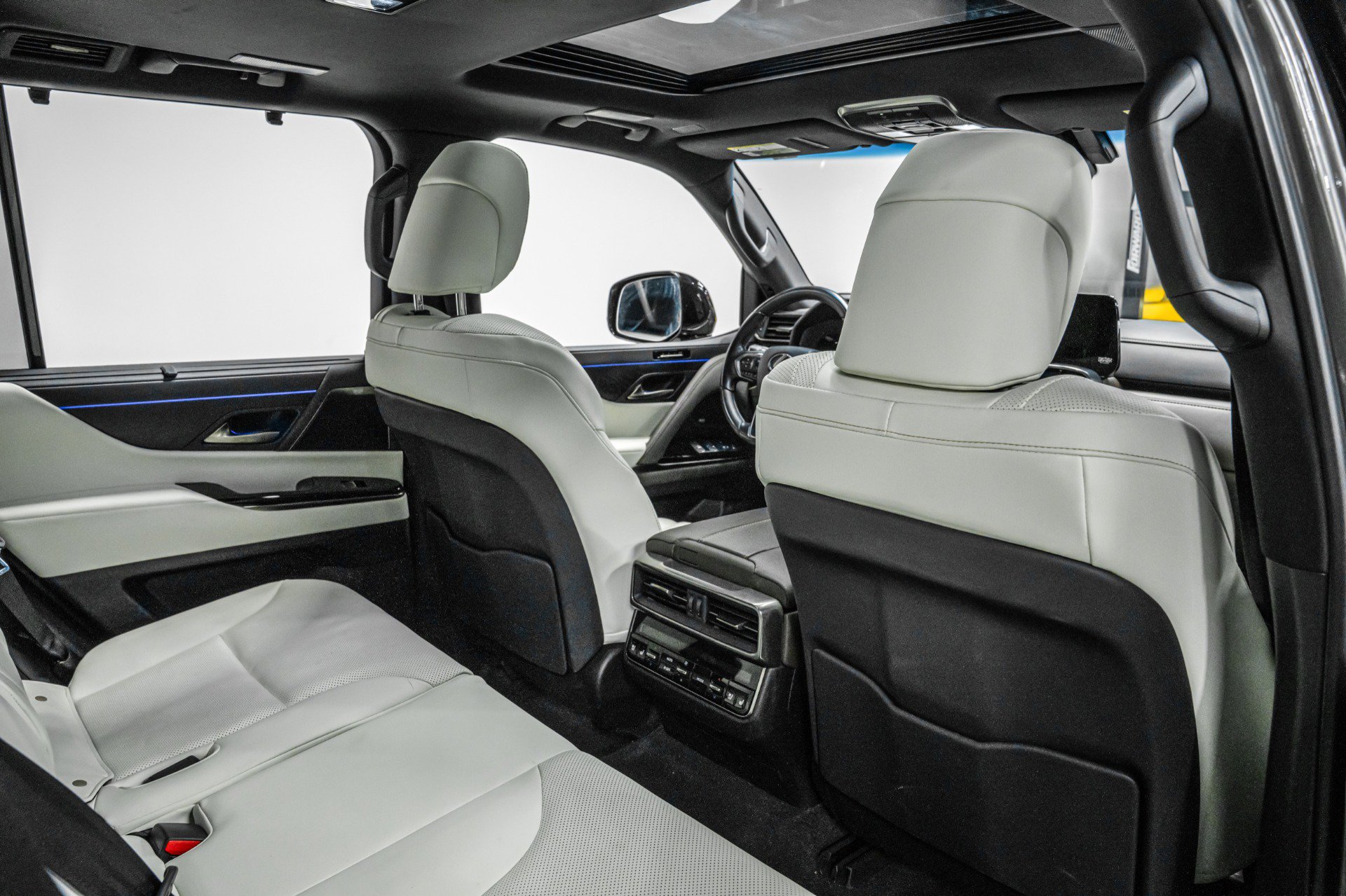 Used 2024 Lexus LX 600 4WD w/ Appearance Package image 29