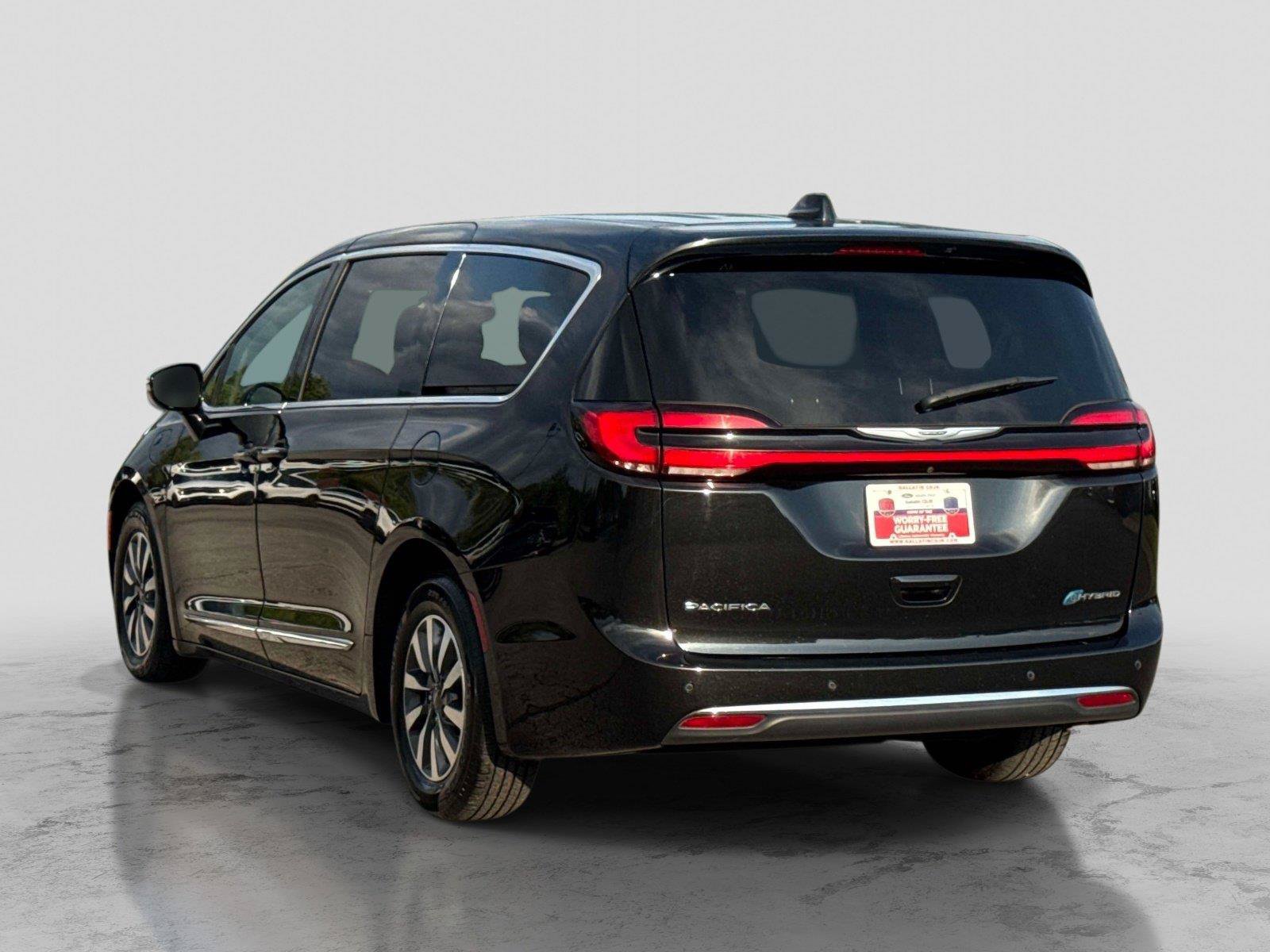 Used 2023 Chrysler Pacifica Limited FWD image 7