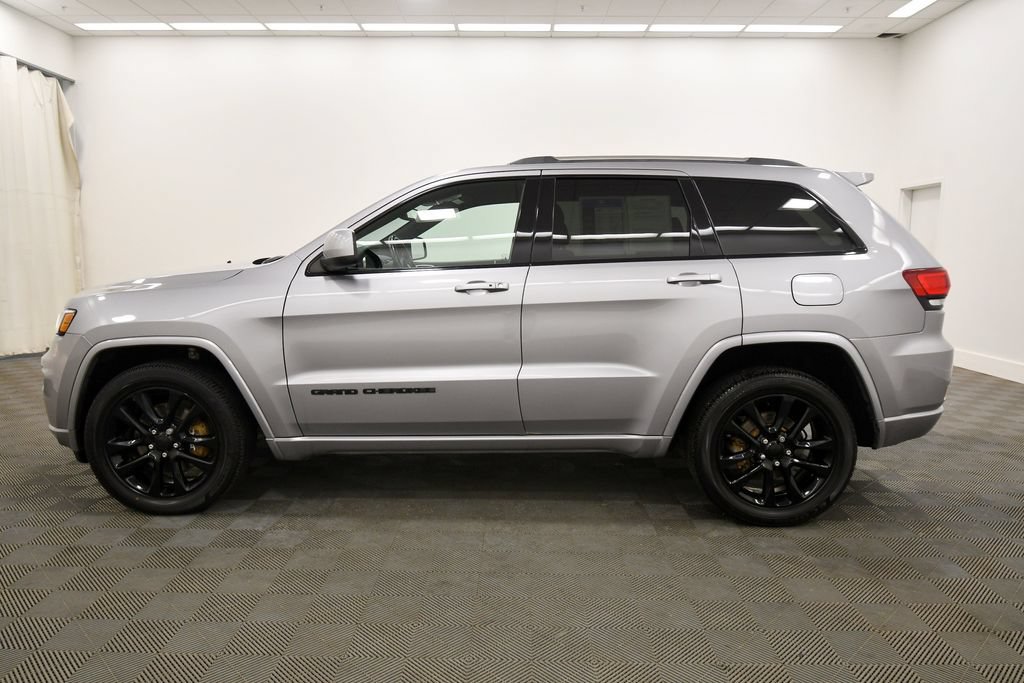 Used 2021 Jeep Grand Cherokee Altitude AWD/4WD image 4