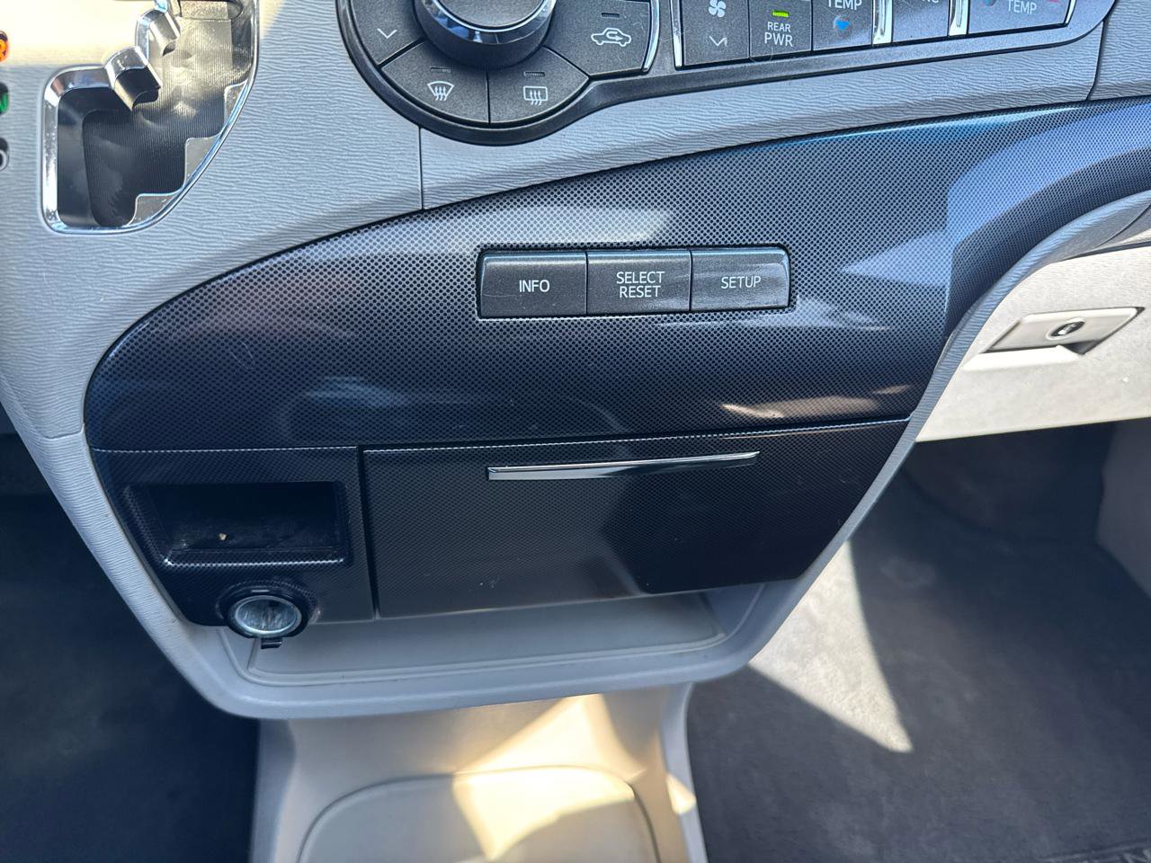 Used 2012 Toyota Sienna SE image 23