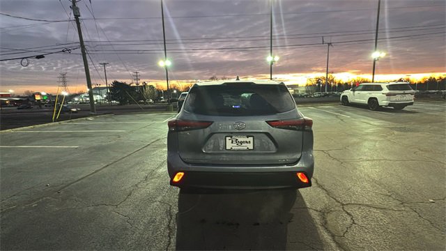 Used 2023 Toyota Highlander XLE image 31