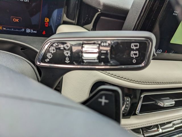 Used 2025 Lincoln Aviator AWD image 32
