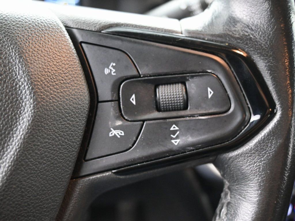 Used 2022 Chevrolet Bolt EUV LT w/ Convenience Package FWD image 19