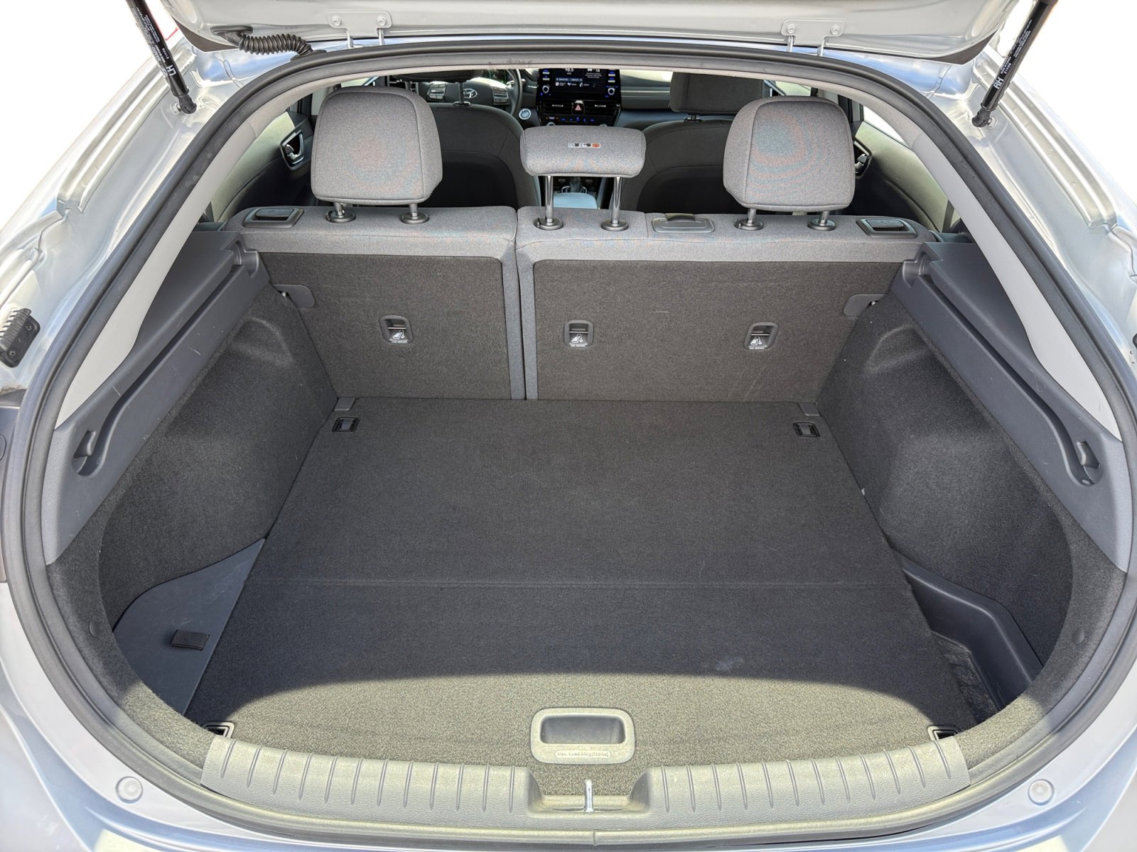 Certified 2022 Hyundai Ioniq SE FWD image 17
