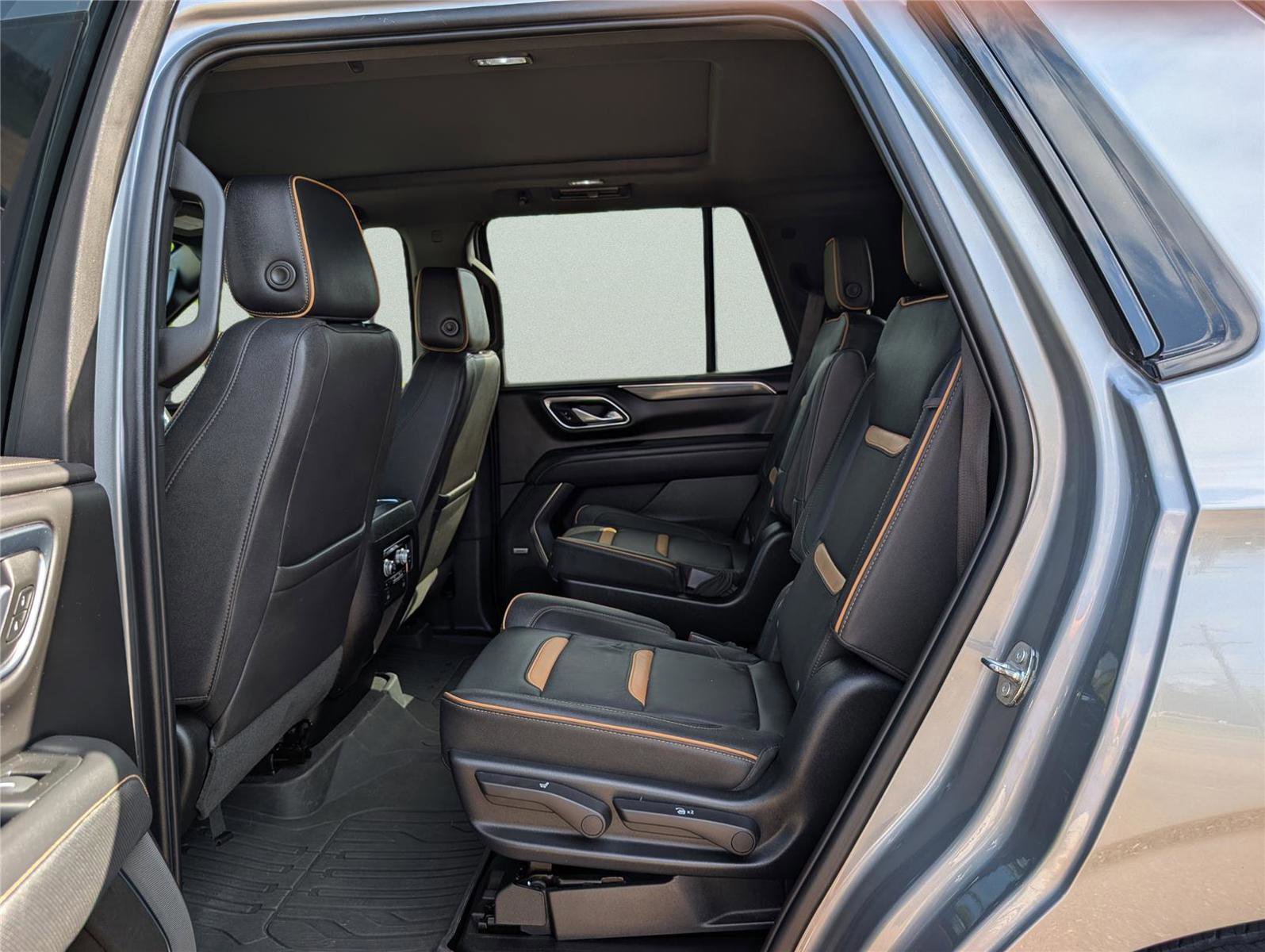 Used 2023 GMC Yukon AT4 w/ Technology Package AWD/4WD image 28