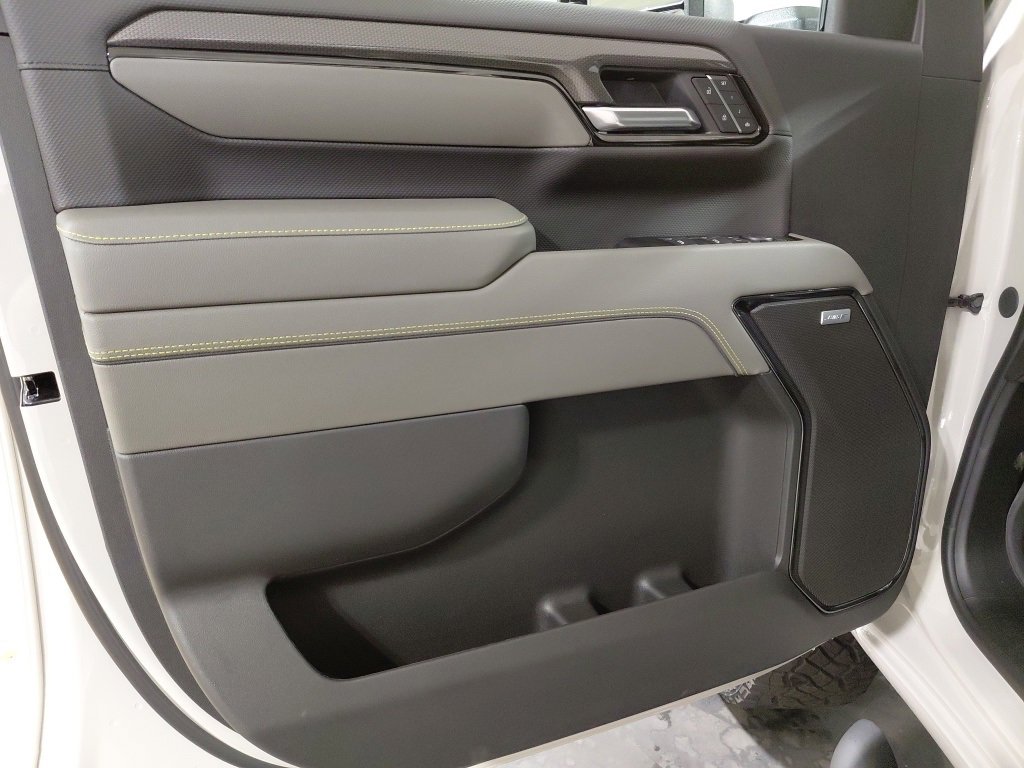 New 2026 Chevrolet Silverado 2500 ZR2 w/ LPO, Dark Essentials Package image 4