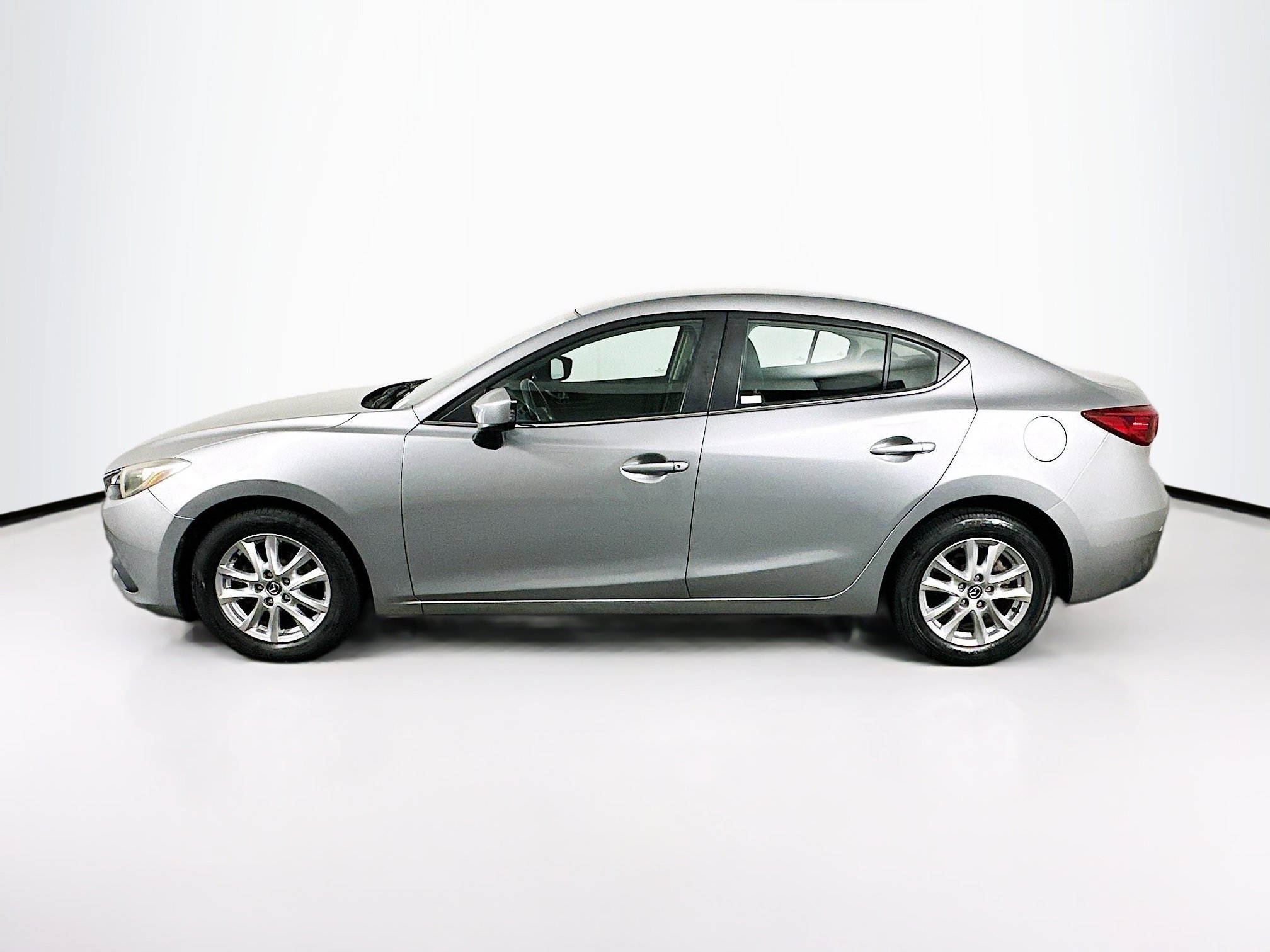 Used 2016 MAZDA MAZDA3 i Sport w/ Preferred Equipment Package image 4