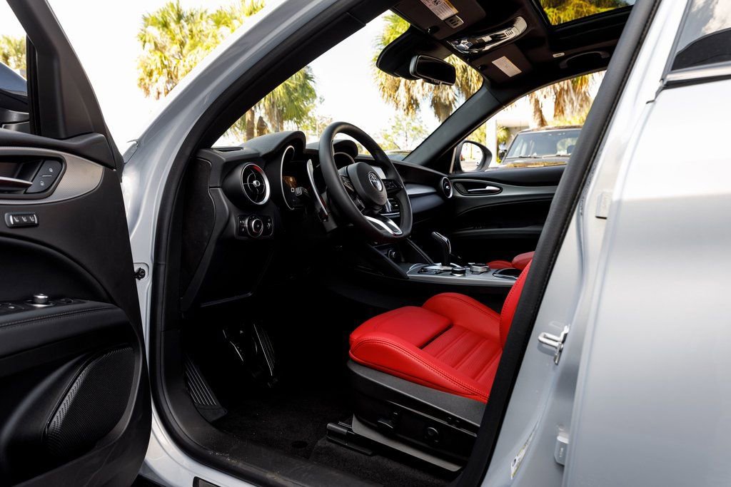 New 2025 Alfa Romeo Stelvio Sprint w/ Veloce Package image 27