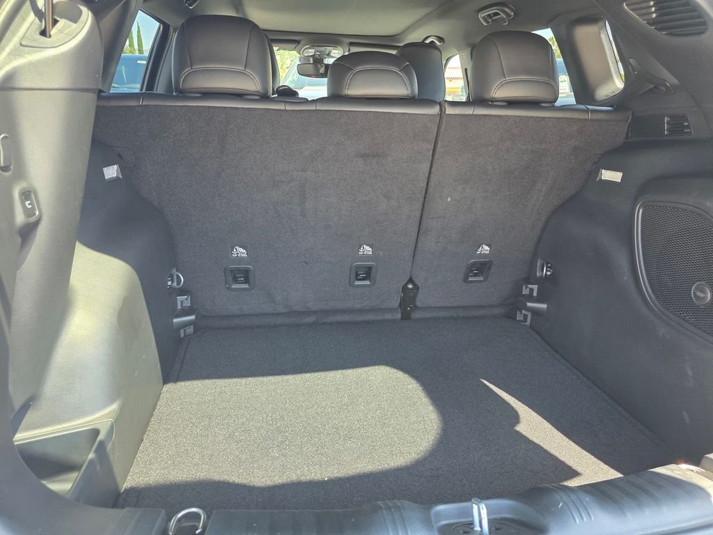 New 2025 Jeep Compass Latitude w/ Sun & Sound Group AWD/4WD image 11