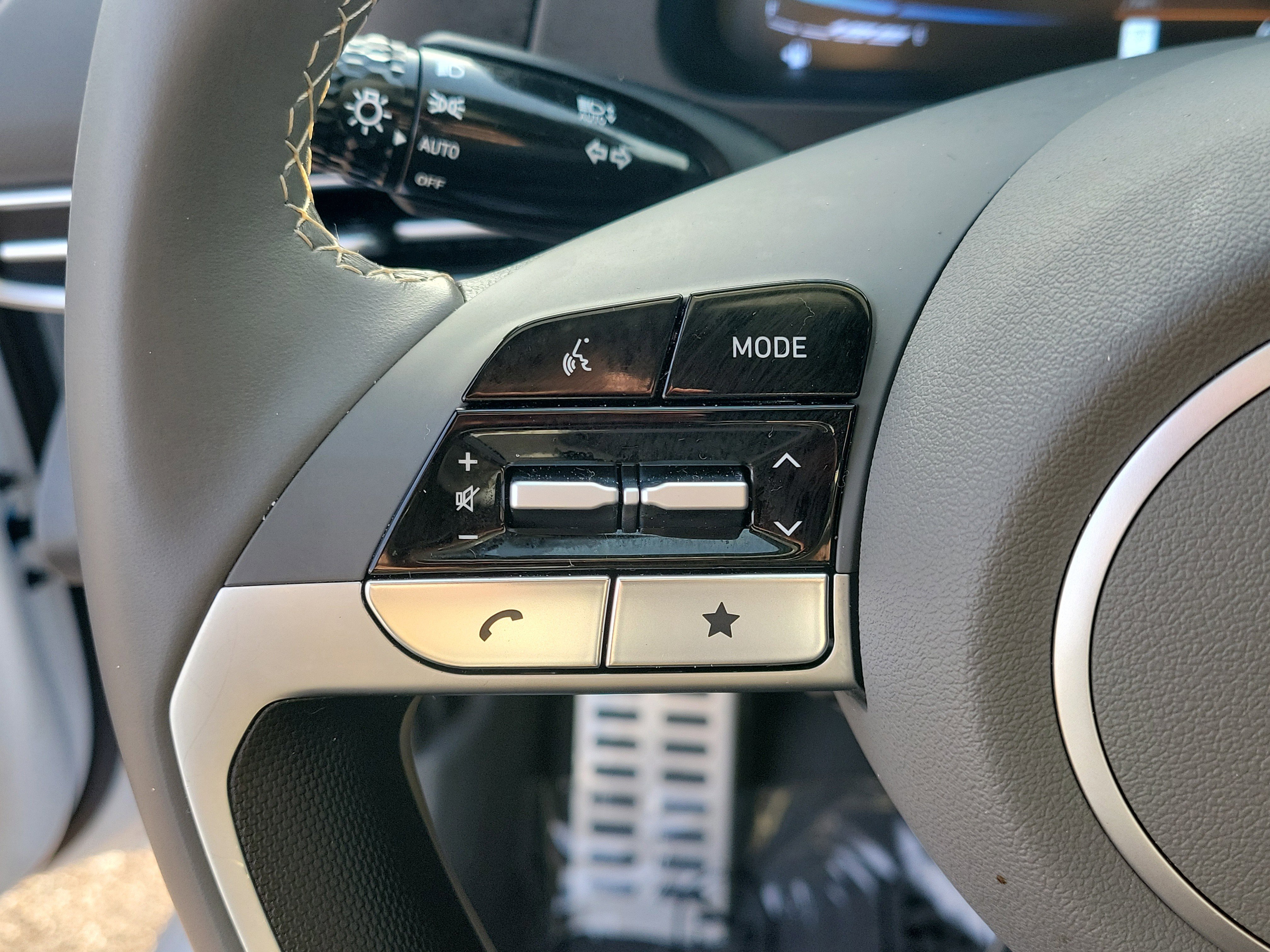 Certified 2025 Hyundai Elantra Sport image 24