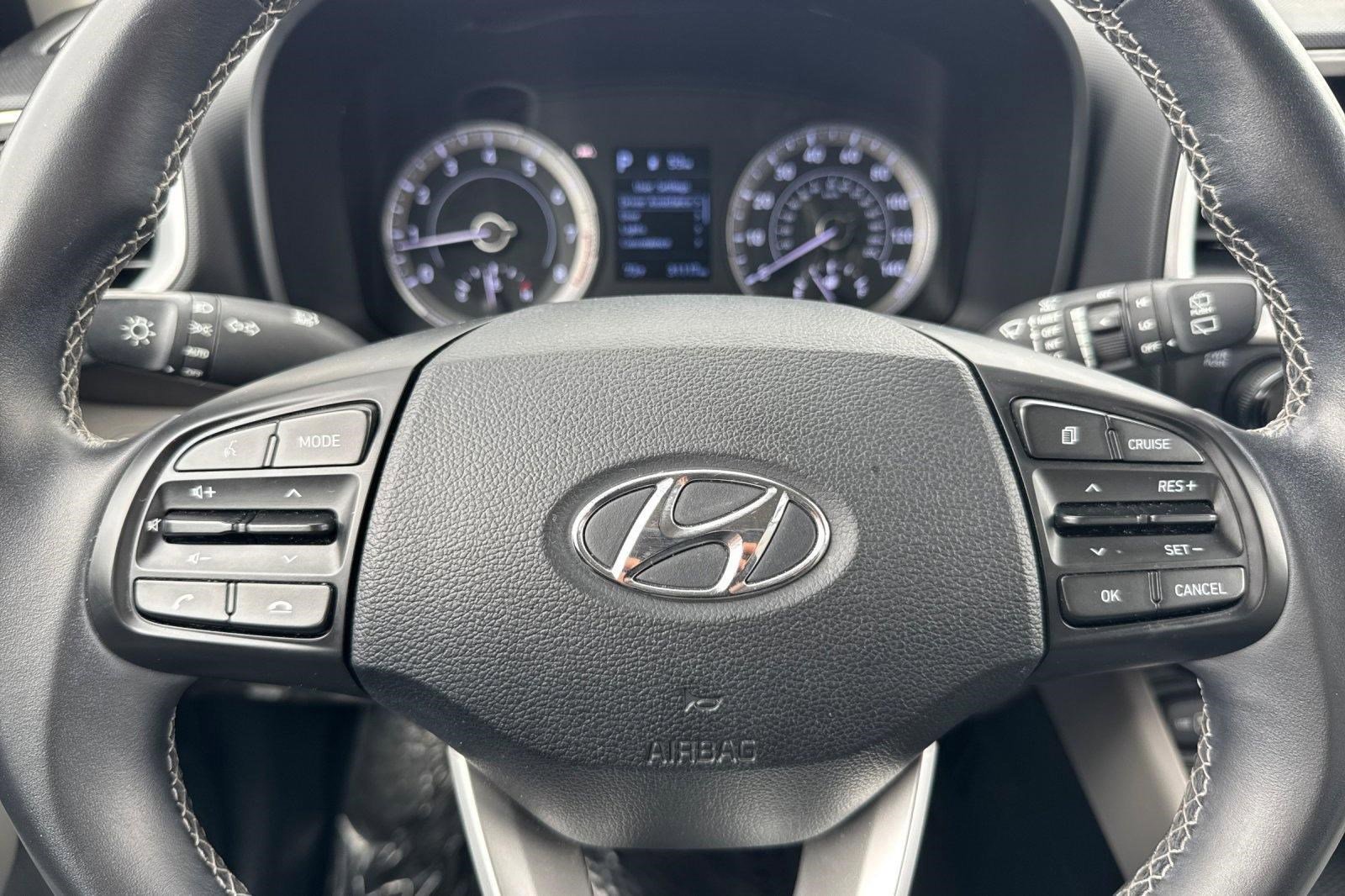 Used 2022 Hyundai Venue SEL FWD image 17