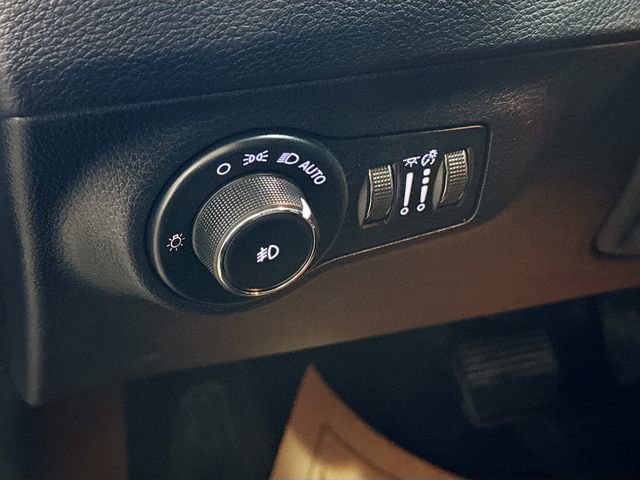 Used 2018 Jeep Compass Limited image 11